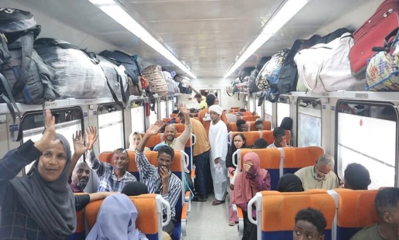 هيئة سكك حديد مصر : تسير القطار الثالث لتسهيل العودة الطوعية للأشقاء السودانيين 1 هيئة سكك حديد مصر : تسير القطار الثالث لتسهيل العودة الطوعية للأشقاء السودانيين