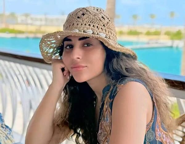 أيتن عامر تشارك جمهورها صورا لها من أحدث جلسة تصوير