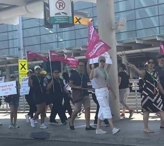 تصاعد أزمة "إير كندا".. رفض التحكيم يفجر إضراب المضيفين ويهدد قطاع الطيران 1 تصاعد أزمة "إير كندا".. رفض التحكيم يفجر إضراب المضيفين ويهدد قطاع الطيران