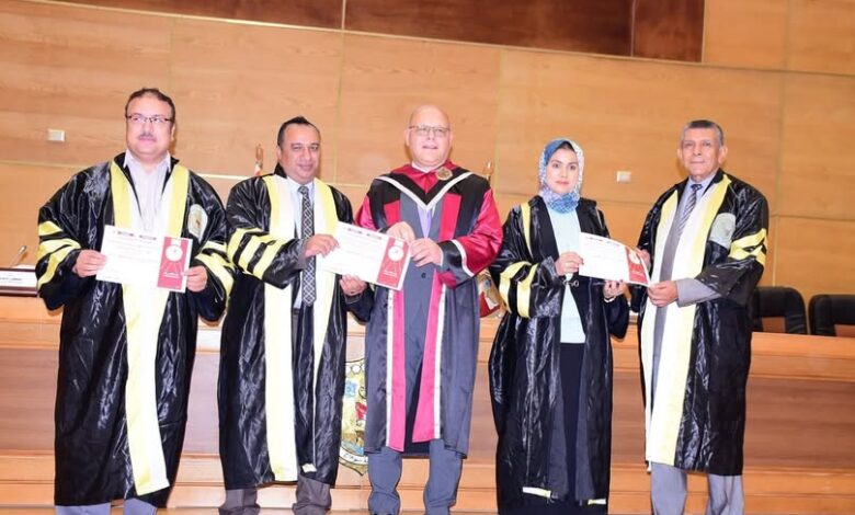 برعاية الوزير حسان النعماني.. قسم التاريخ بآداب سوهاج يتألق في عيد العلم بجائزة التميز العلمي 1 برعاية الوزير حسان النعماني.. قسم التاريخ بآداب سوهاج يتألق في عيد العلم بجائزة التميز العلمي