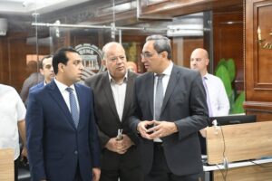  محافظ قنا يترأس غرفة العمليات الرئيسية لمتابعة انتخابات مجلس الشيوخ 2025