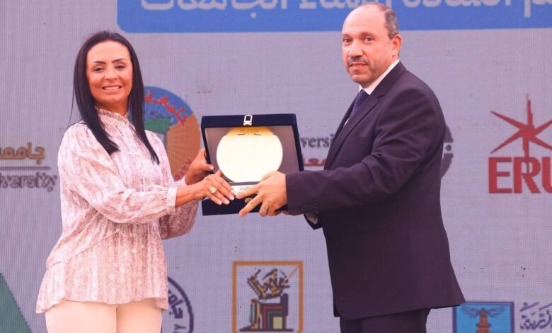 تكريم جامعة جنوب الوادي في قمة "ستارت" تقديرًا لدورها في مشروع وحدات التضامن الاجتماعي 1 تكريم جامعة جنوب الوادي في قمة "ستارت" تقديرًا لدورها في مشروع وحدات التضامن الاجتماعي
