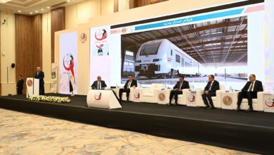 وزير الصناعة والنقل يستعرض جهود الدولة في مجالي النقل والصناعة