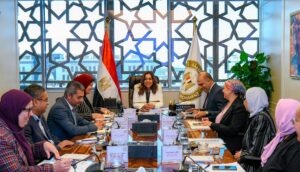 وزيرة التنمية المحلية تستعرض خطة وزارة البيئة لمواجهة نوبات تلوث الهواء الحادة لعام ٢٠٢٦/٢٠٢٥م