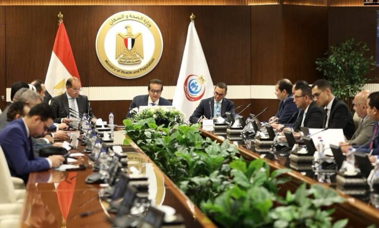 وزير الصحة يترأس اجتماعًا لمتابعة موقف ملف المساهمة التكافلية بمنظومة التأمين الصحي الشامل 1 وزير الصحة يترأس اجتماعًا لمتابعة موقف ملف المساهمة التكافلية بمنظومة التأمين الصحي الشامل