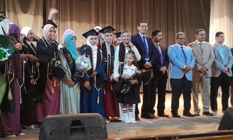 كلية الزراعة بجامعة ببني سويف تحتفل بتخريج دفعة جديدة لعام 2025 1 كلية الزراعة بجامعة ببني سويف تحتفل بتخريج دفعة جديدة لعام 2025