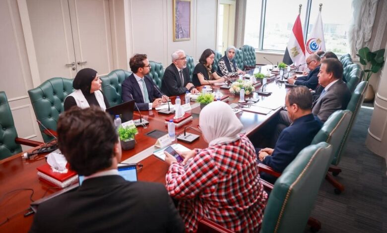 وزير الصحة يستقبل مستشار الرئيس الكولومبي لتعزيز التعاون 