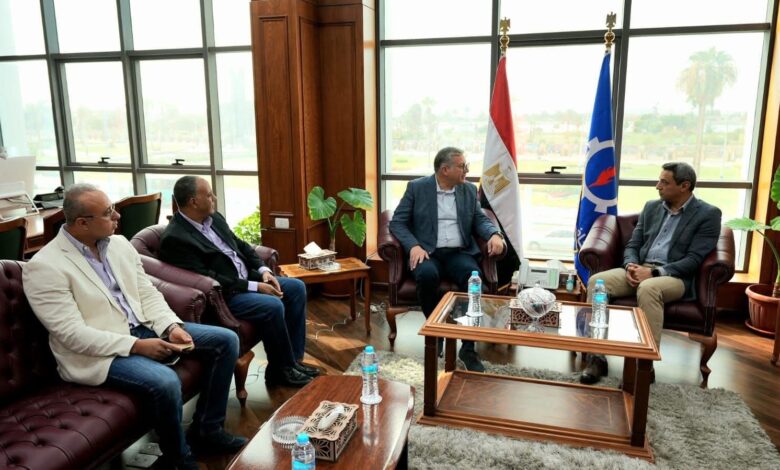 محافظ السويس يستقبل وزير البترول والثروة المعدنية لبحث سبل التعاون المشترك 1 محافظ السويس يستقبل وزير البترول والثروة المعدنية لبحث سبل التعاون المشترك
