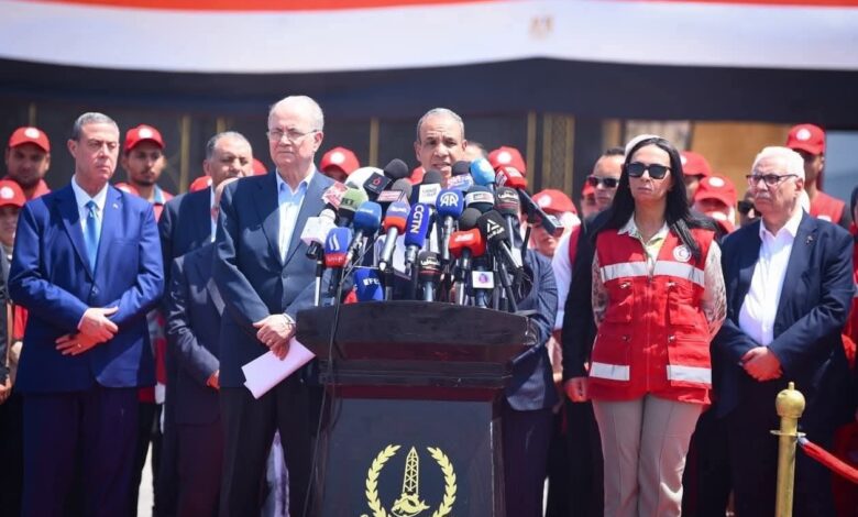 وزير الخارجية يؤكد ضرورة إعلاء المصلحة الوطنية الفلسطينية وتوحد الفصائل في إطار منظمة التحرير 1 وزير الخارجية يؤكد ضرورة إعلاء المصلحة الوطنية الفلسطينية وتوحد الفصائل في إطار منظمة التحرير