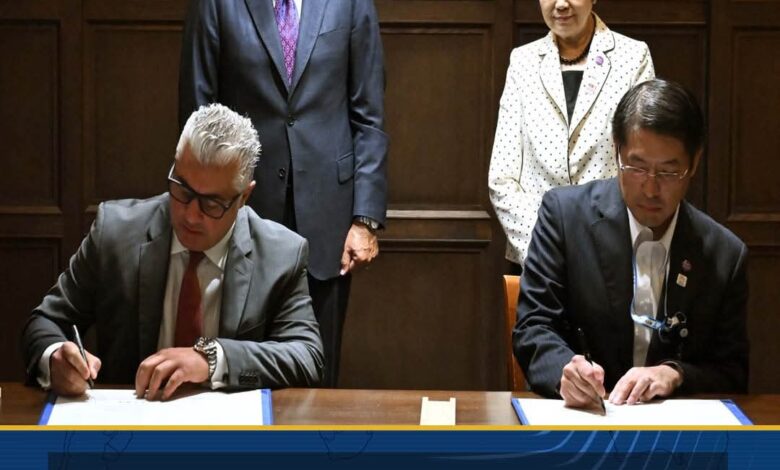 مدبولي: يشهد توقيع مذكرة تفاهم للتعاون بين "اقتصادية قناة السويس" و"حكومة طوكيو" بمجال الهيدروجين الأخضر 1 مدبولي: يشهد توقيع مذكرة تفاهم للتعاون بين "اقتصادية قناة السويس" و"حكومة طوكيو" بمجال الهيدروجين الأخضر