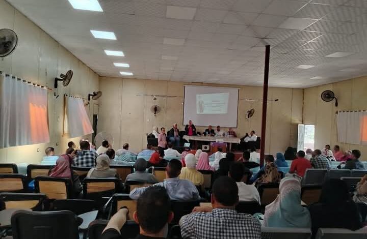 اجتماع فريق من وزارة الصحة بمستشفى إمبابة لبحث ملف اشهاد مصر خالية من البلهارسيا 