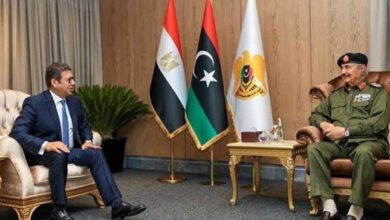 لقاء بنغازى الغامض .. تفاهمات سرية بين حفتر ورئيس المخابرات المصرية