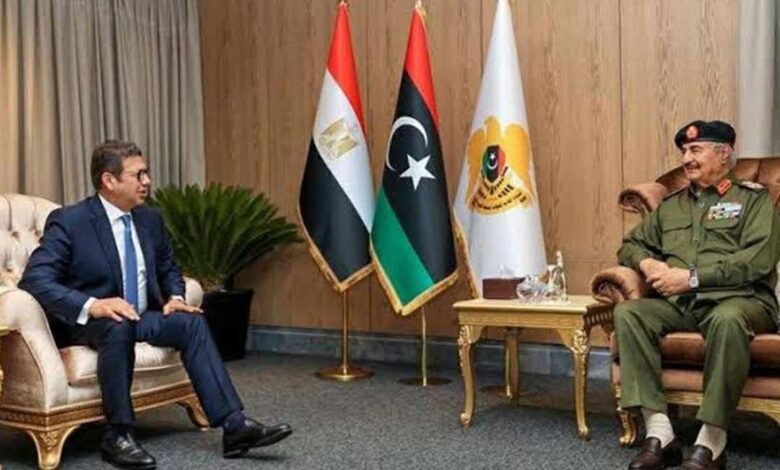 لقاء بنغازى الغامض .. تفاهمات سرية بين حفتر ورئيس المخابرات المصرية