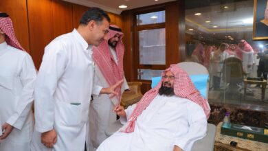 معالي رئيس الشؤون الدينية بالمسجد الحرام والمسجد النبوي يتبرع بالدم تفاعلا مع الحملة السنوية للتبرع