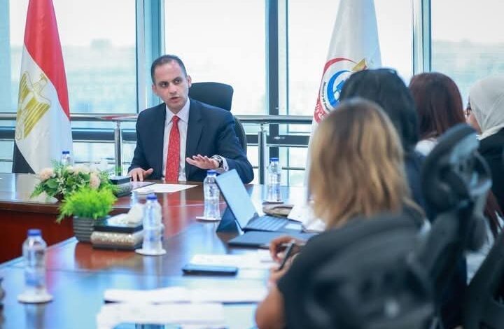 نائب وزير الصحة يناقش مع المعهد العربي لإعداد القيادات تعزيز وتطوير منظومة تدريب الكوادر البشرية في القطاع الصحي