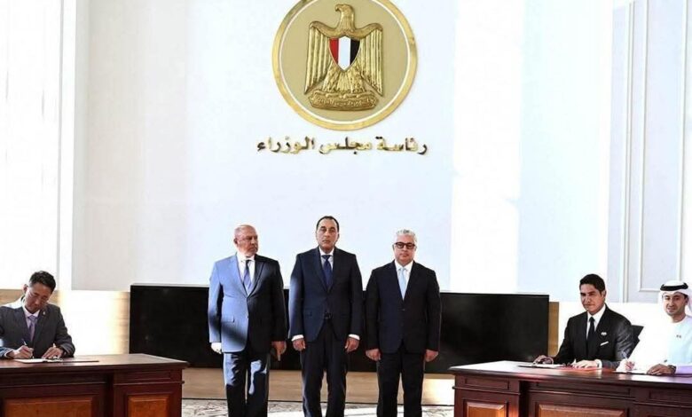 مصر توقع اتفاقا صناعيا ضخما لإنتاج الخلايا الشمسية بـ 220 مليون دولار 1 مصر توقع اتفاقا صناعيا ضخما لإنتاج الخلايا الشمسية بـ 220 مليون دولار