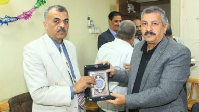 تعليم سوهاج يكرم مدير إدارة العلاقات العامة في يوم الوفاء