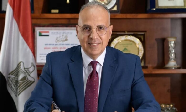 وزير الري يتلقى تقرير من رئيس قطاع التخطيط بشأن الاستعدادات الجارية لعقد اسبوع القاهرة للمياه 