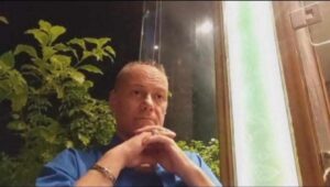 العثور على جثمان عم الفنانة أنغام داخل شقته بالجيزة