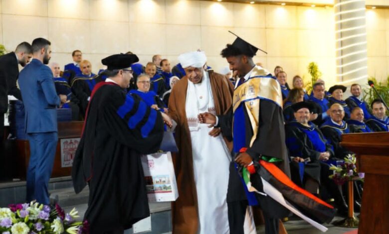 السفير السوداني في عمان يحضر حفل تخريج جامعة البتراء