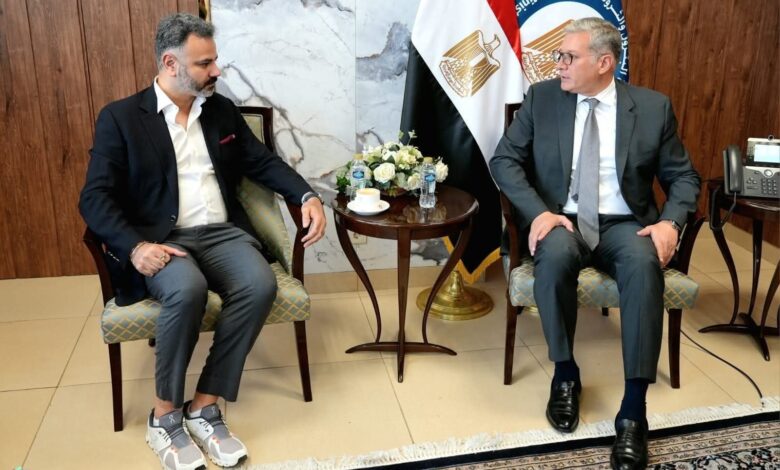 وزير البترول والثروة المعدنية يلتقي رئيس مجلس الإدارة والرئيس التنفيذي لشركة IRH الإماراتية 1 وزير البترول والثروة المعدنية يلتقي رئيس مجلس الإدارة والرئيس التنفيذي لشركة IRH الإماراتية