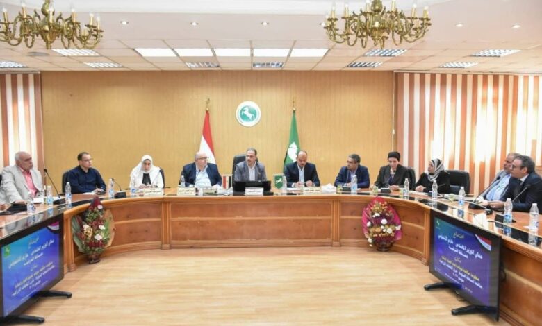 محافظ الشرقية يعقد اجتماعا لمناقشة الإجراءات الإستباقية لمجابهة نوبات تلوث الهواء