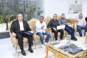 محافظ قنا يبحث مع "بيم ماركت" إنشاء 50 مركزا تجاريا بمختلف المدن والمراكز 2 محافظ قنا يبحث مع "بيم ماركت" إنشاء 50 مركزا تجاريا بمختلف المدن والمراكز