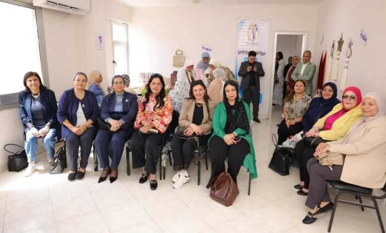 رئيسة "قومي المرأة" تتفقد مشغل المجلس في أبيس بالإسكندرية.. وتشيد بجودة المعروضات