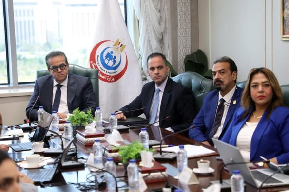 نائب رئيس الوزراء ووزير الصحة يبحث مع البنك الدولي تعزيز التعاون في ملف القضية السكانية