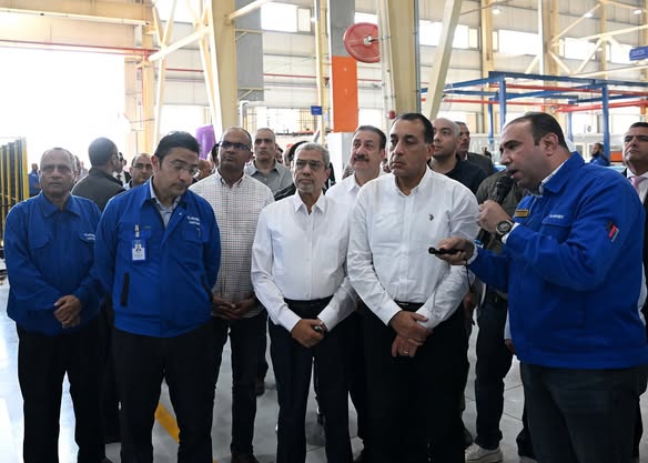 رئيس الوزراء يزور مصنع العربي ـ تويواتشي لإنتاج الزجاج الهندسي