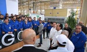 رئيس الوزراء يزور مصنع العربي ـ تويواتشي لإنتاج الزجاج الهندسي