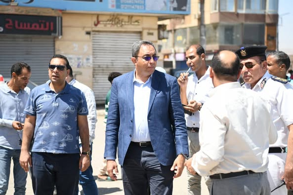 محافظ قنا يفاجئ مركز ومدينة نجع حمادي لمتابعة أعمال النظافة والإشغالات