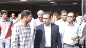 محافظ قنا يكلف نائبه بالاطمئنان على مصابي حادث الطريق الصحراوي الغربي بنجع حمادي