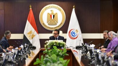نائب رئيس مجلس الوزراء ووزير الصحة يلتقي رئيس مؤسسة شباب القادة لتأهيل طلاب المدارس  