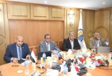 محافظ قنا ومساعد وزير التنمية يبحثان مع وفد"الهابيتات" تطبيق الأداة الذكية لإدارة المخلفات الصلبة