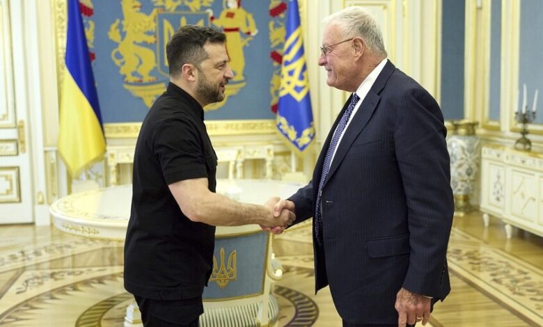 زيلينسكي يعرض على كيلوغ شقة في كييف وجنسية أوكرانية