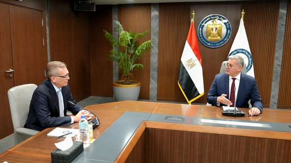 وزير البترول يبحث مع وفد مؤسسة تمويل التنمية الأمريكية فرص التعاون في مشروعات الطاقة  