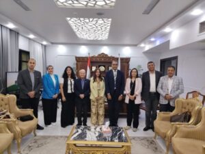 محافظ قنا يبحث مع وفد "ساويرس" سبل تعزيز التعاون في المشروعات التنموية