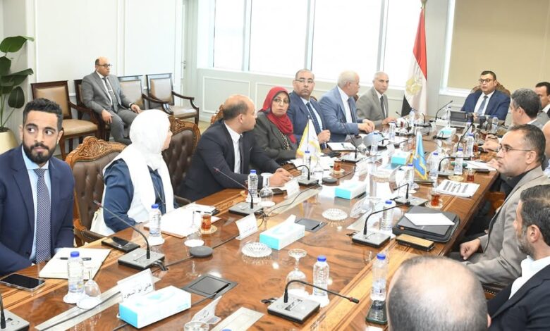  وزير الإسكان يعقد اجتماعًا مع مسئولي الشركة السعودية المصرية لبحث عدد من الفرص الاستثمارية