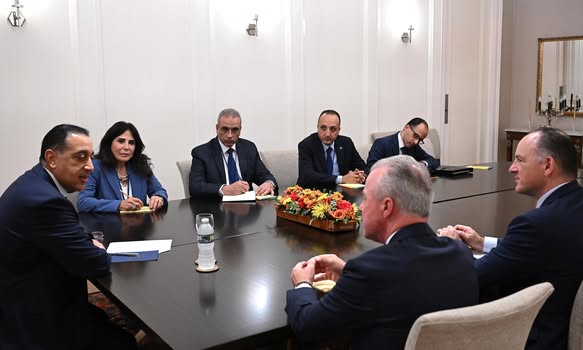 رئيس الوزراء يلتقي رئيس شركة "بوينج" العالمية