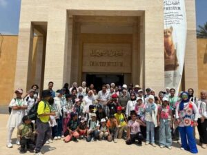 الجيزة تنظم زيارة لـ ٤٥ طفلًا ومرافقيهم لمنطقة آثار سقارة ومتحف إيمحتب