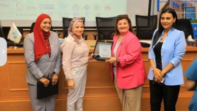 ماكرو تُنيب الدكتورة أنجي جابر في تكريم منتدى شباب مصر 2030 بجامعة النيل