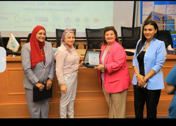 ماكرو تُنيب الدكتورة أنجي جابر في تكريم منتدى شباب مصر 2030 بجامعة النيل