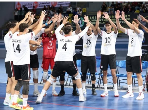وزير الرياضة يهنيء المنتخب المصرى للكرة الطائرة للشباب بعد فوزه ببطولة أفريقيا والتأهل لبطولة العالم