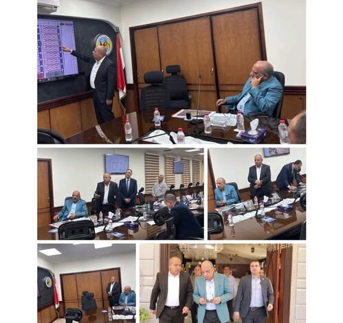 وزير الكهرباء والطاقة المتجددة يتابع مركز خدمة العملاء بشركة توزيع كهرباء القناة