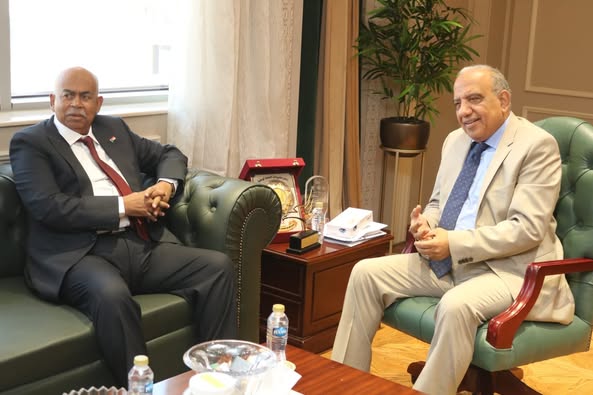 وزير الكهرباء والطاقة المتجددة يستقبل وزير النفط والطاقة السوداني لبحث سبل دعم و الشراكة في مجالات الكهرباء