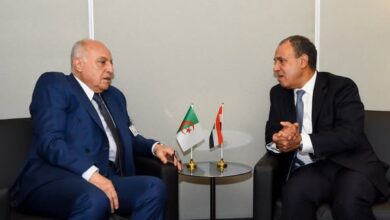 وزير الخارجية يلتقي وزير خارجية الجزائر على هامش أعمال الجمعية العامة للأمم المتحدة