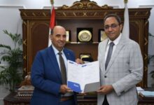 برعاية شركة أسمنت النهضة.. محافظ قنا يشهد تسليم 800 حقيبة مدرسية للطلاب الأولى بالرعاية