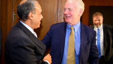 وزير الخارجية يستقبل السيناتور "كريس فان هولن" والسيناتور "جيف ميركلي" عضوي مجلس الشيوخ الأمريكي 1 وزير الخارجية يستقبل السيناتور "كريس فان هولن" والسيناتور "جيف ميركلي" عضوي مجلس الشيوخ الأمريكي