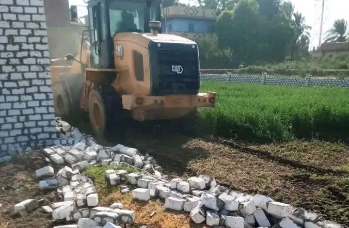 محافظ أسوان يتابع جهود إزالة 25 حالة تعدى بمساحة 10 ألاف و 585 م2 بقرى كوم أمبو 1 محافظ أسوان يتابع جهود إزالة 25 حالة تعدى بمساحة 10 ألاف و 585 م2 بقرى كوم أمبو